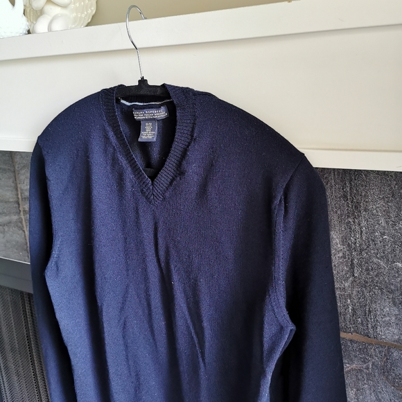 Banana Republic V Neck  Sweater SizeM - Picture 5 of 6